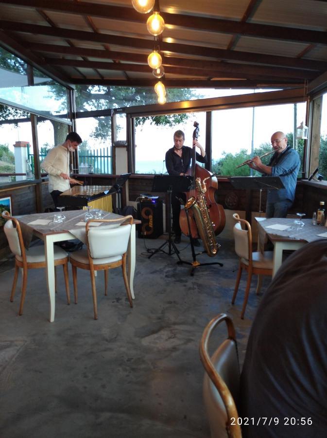 La Quercia Agriturismo อิมเปรีอา ภายนอก รูปภาพ